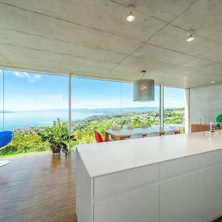 Luxury & Modern 4bd With Panoramic Lake View By Guestlee