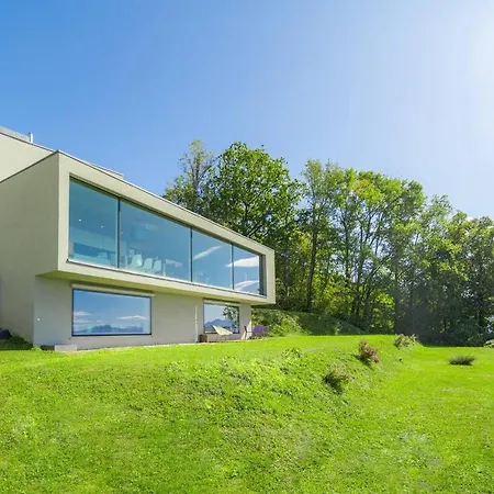 Luxury & Modern 4bd With Panoramic Lake View By Guestlee