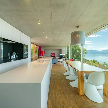 Luxury & Modern 4bd With Panoramic Lake View By Guestlee *