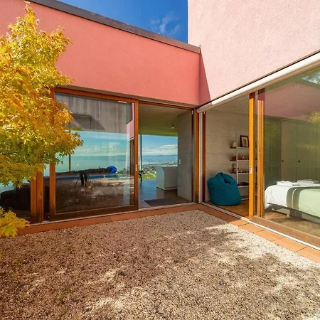Luxury & Modern 4bd With Panoramic Lake View By Guestlee