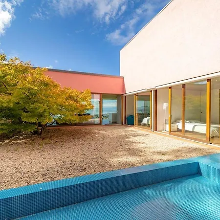 Luxury & Modern 4bd With Panoramic Lake View By Guestlee 펜션 *